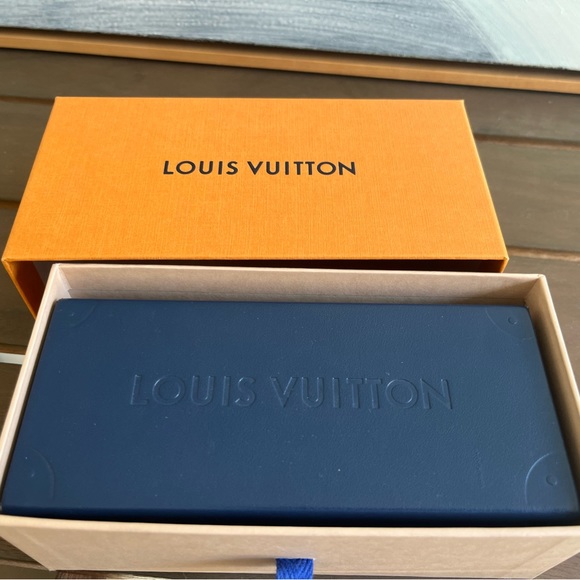 💯 authentic Louis Vuitton Aviators - Picture 11 of 13